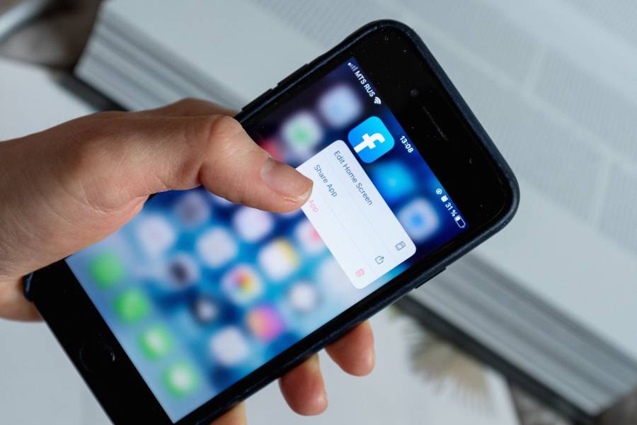 aplikacja facebook na telefonie