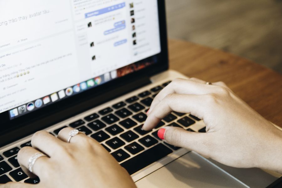 pisanie-na-facebooku Komentowanie w sieci
